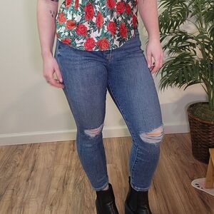 Express Distressed Stretch Mid Rise Capri Jeans